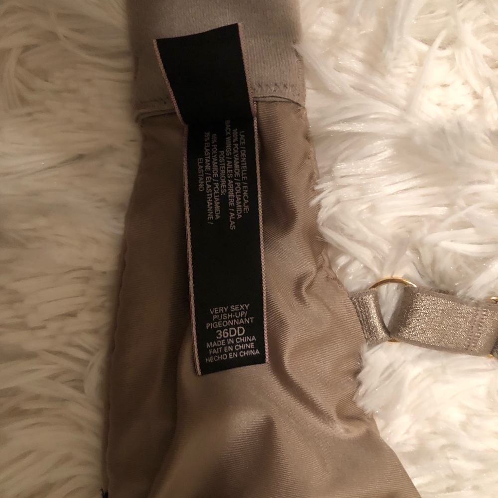 Bras - Picture 4 of 5